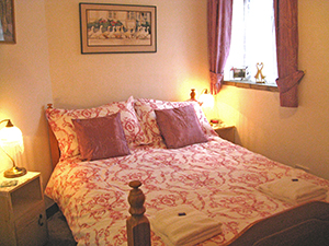 Puddleduck Self-Catering Holiday Cottage - bedroom